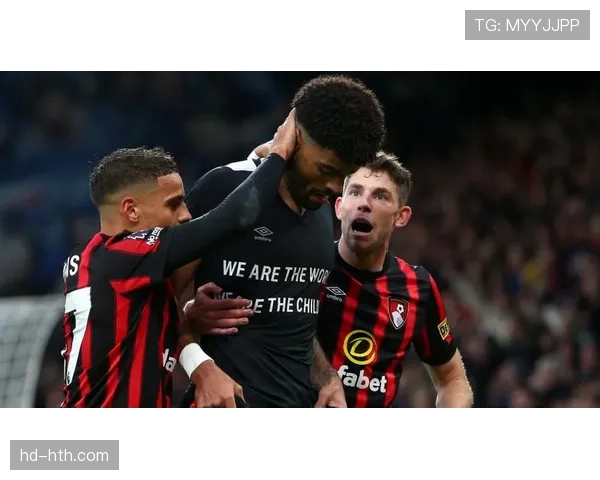 雨战中的温情，伯恩茅斯球迷为客队门将扑出点球起立鼓掌